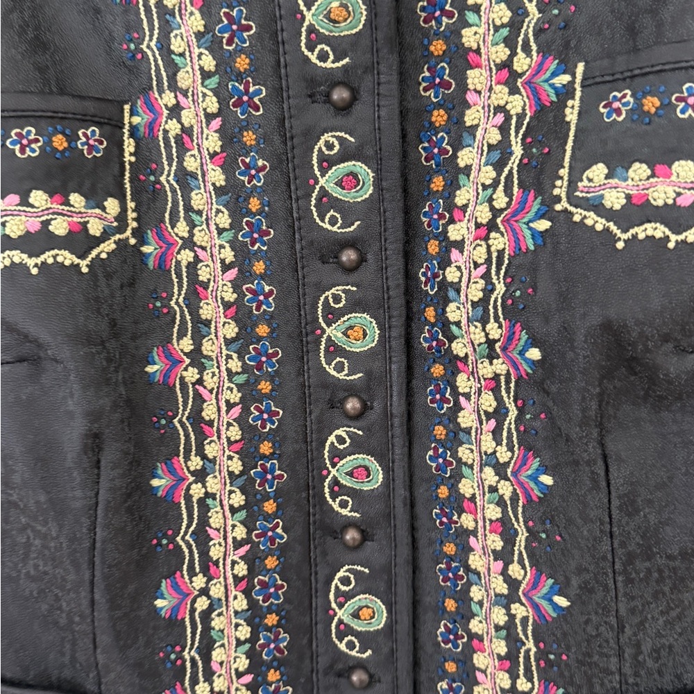 Double D Ranch Embroidered Leather Vest - Picture 3 of 6